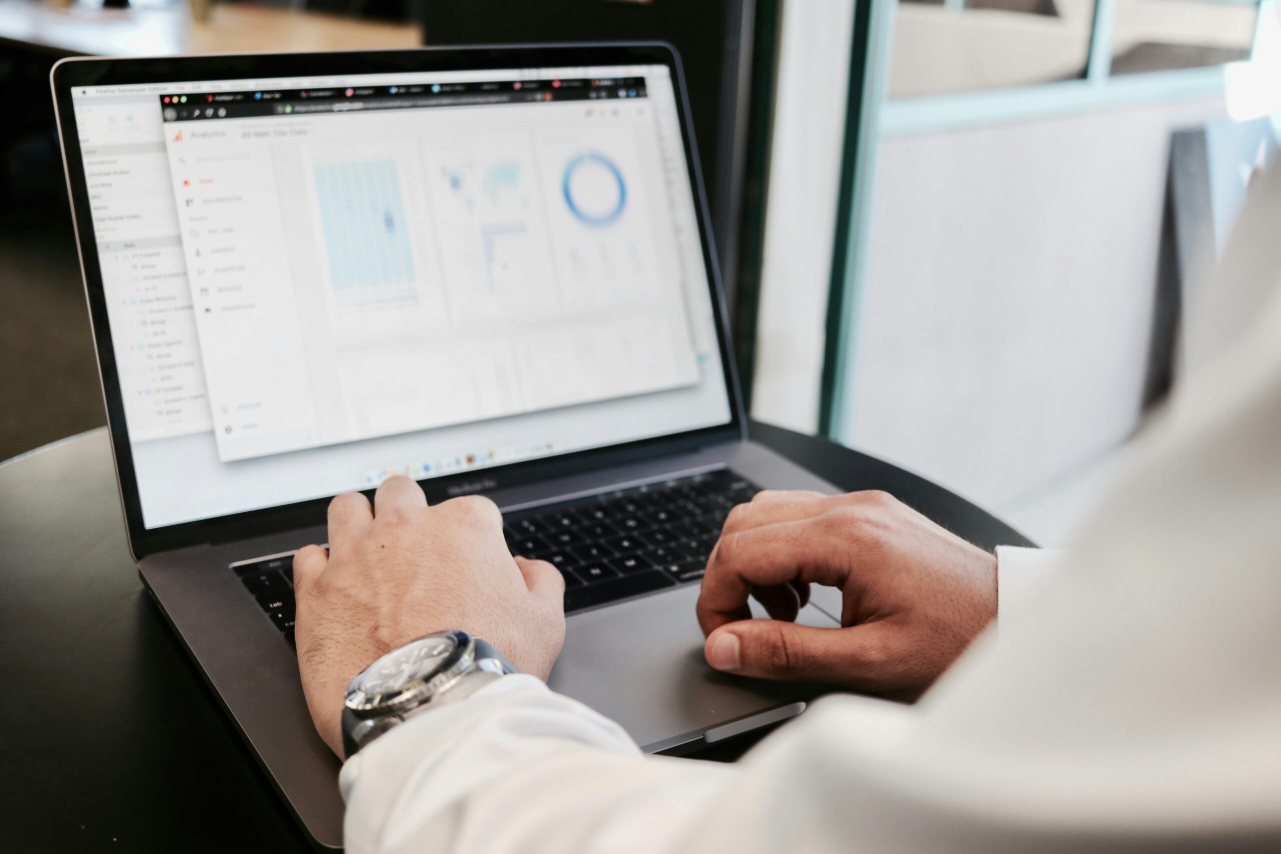 Executive Decision-Making in a World of Data Overload Clear Choices in a Noisy Age